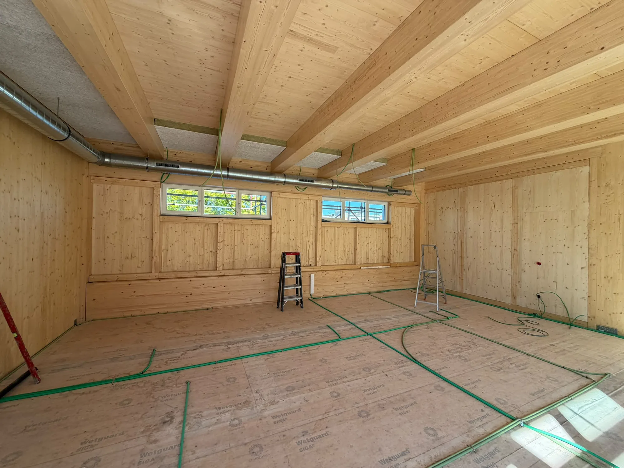 Assemblage de panneaux CLT en bois massif
