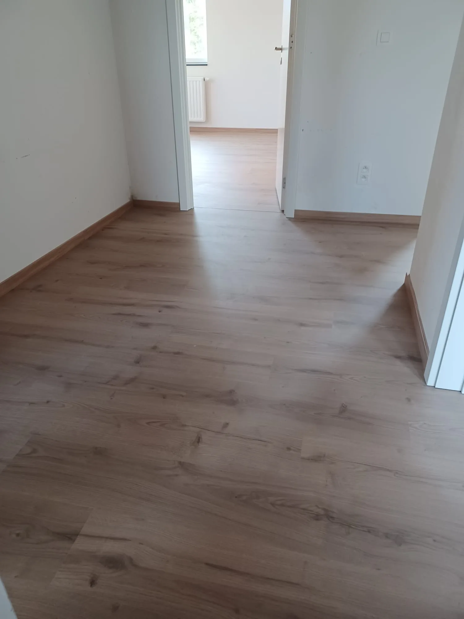 Pose de parquet en lames de bois massif