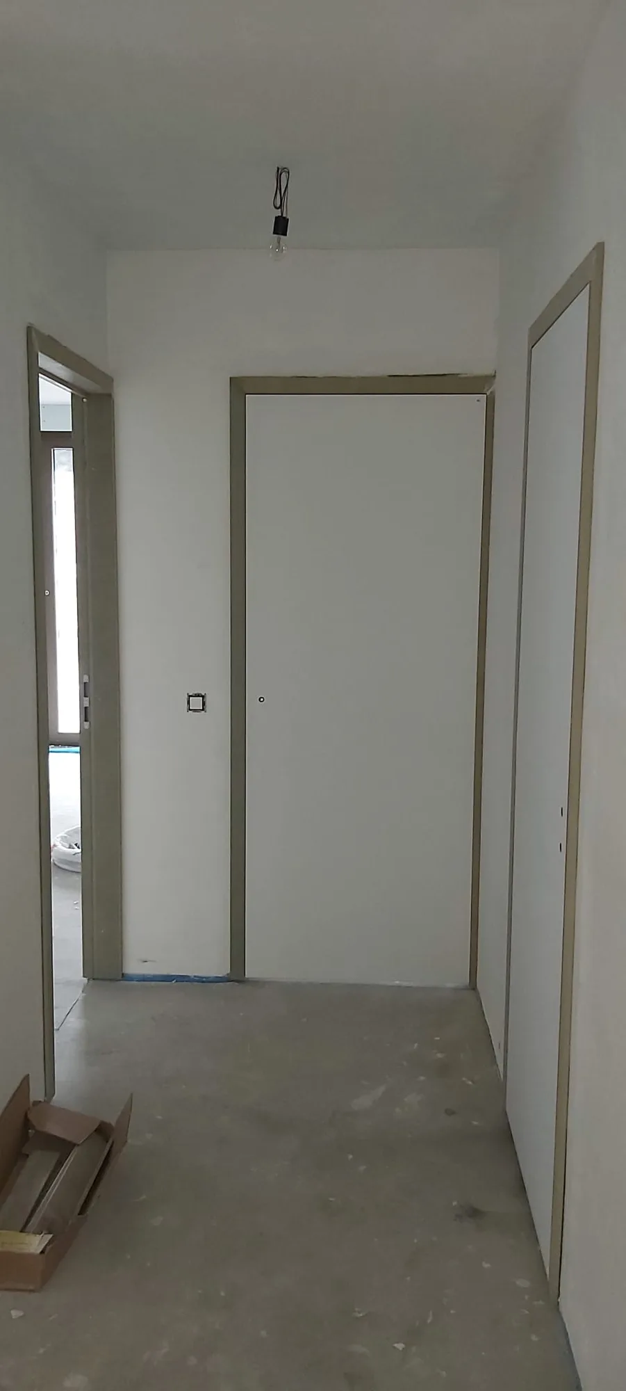 Cloison en plâtre avec réservations techniques